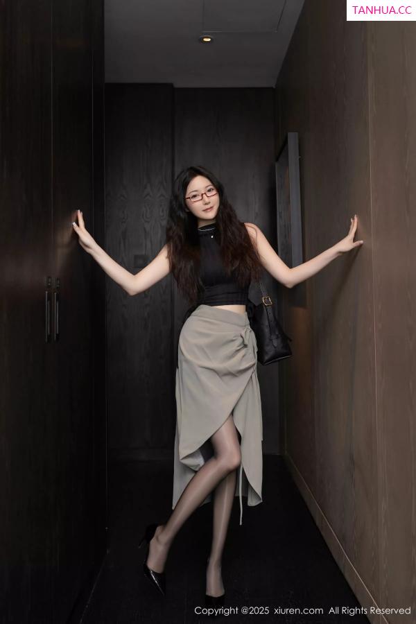 鱼子酱fish  [XiuRen]高清写真图 2025.04.30 No.10231 鱼子酱Fish 印尼旅拍第4张图片